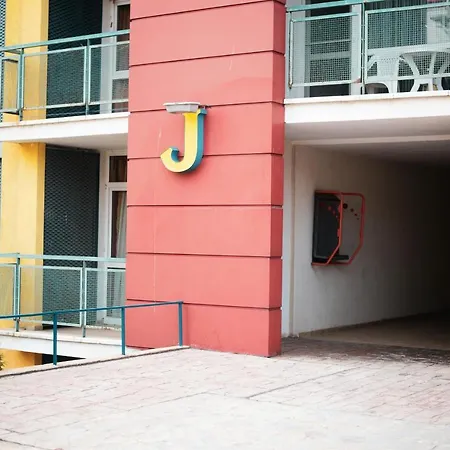 Appartement ~ Elit ~ Studio With A Pool In Slantchev Briag